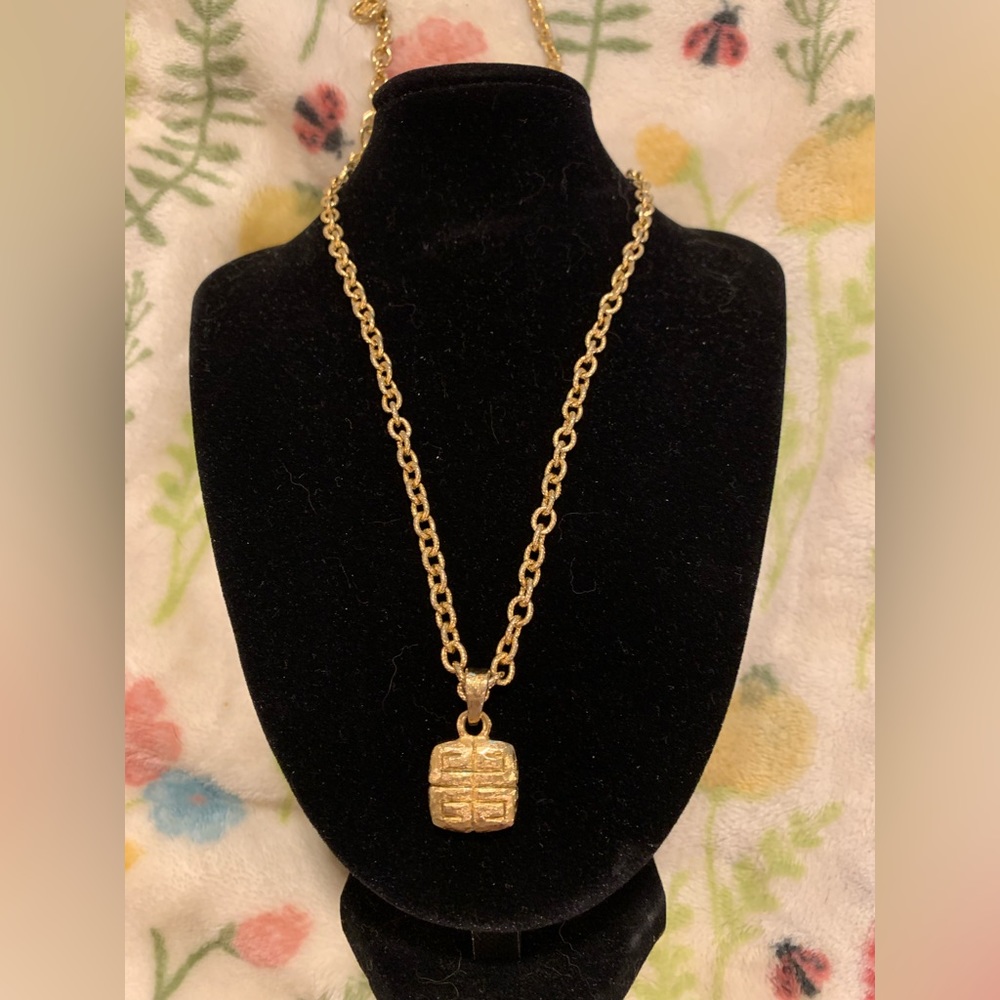 🔥🔥Givenchy Chain and Pendant🔥🔥